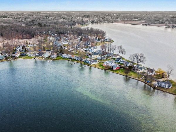 211 North Drive, Brooklyn, MI 49230