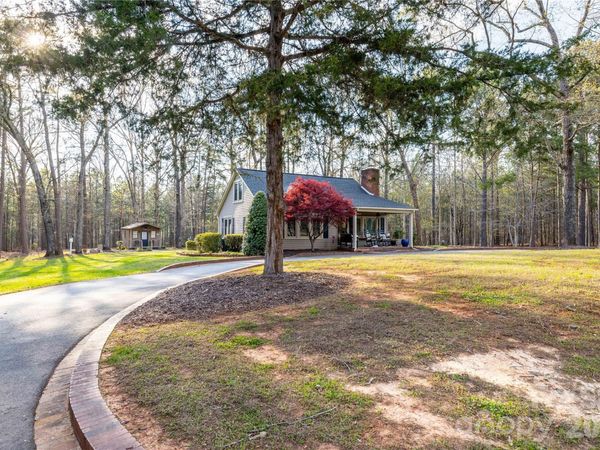 692 Capelsie Road , Candor, NC 27229
