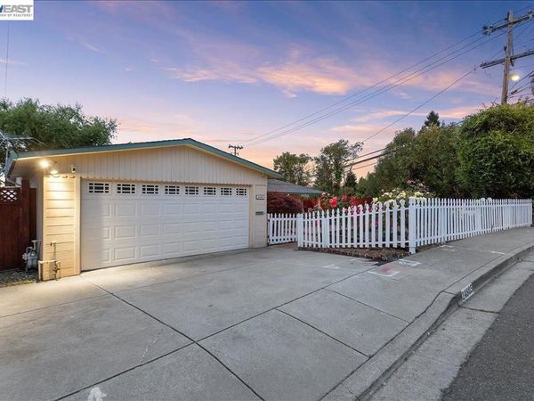 24805 Canyon View Ct, Hayward, CA 94541