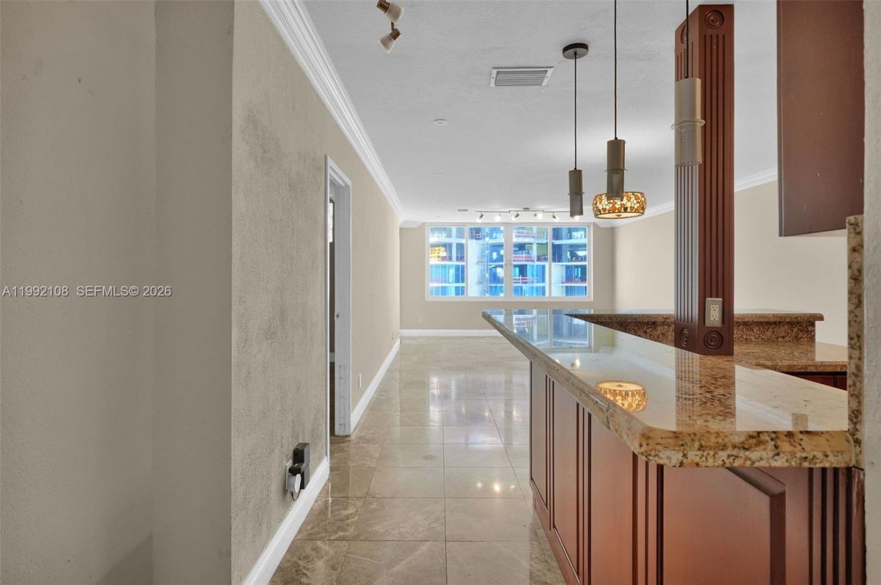 5401 Collins Ave, Unit 1514, Miami Beach, FL 33140 Photo