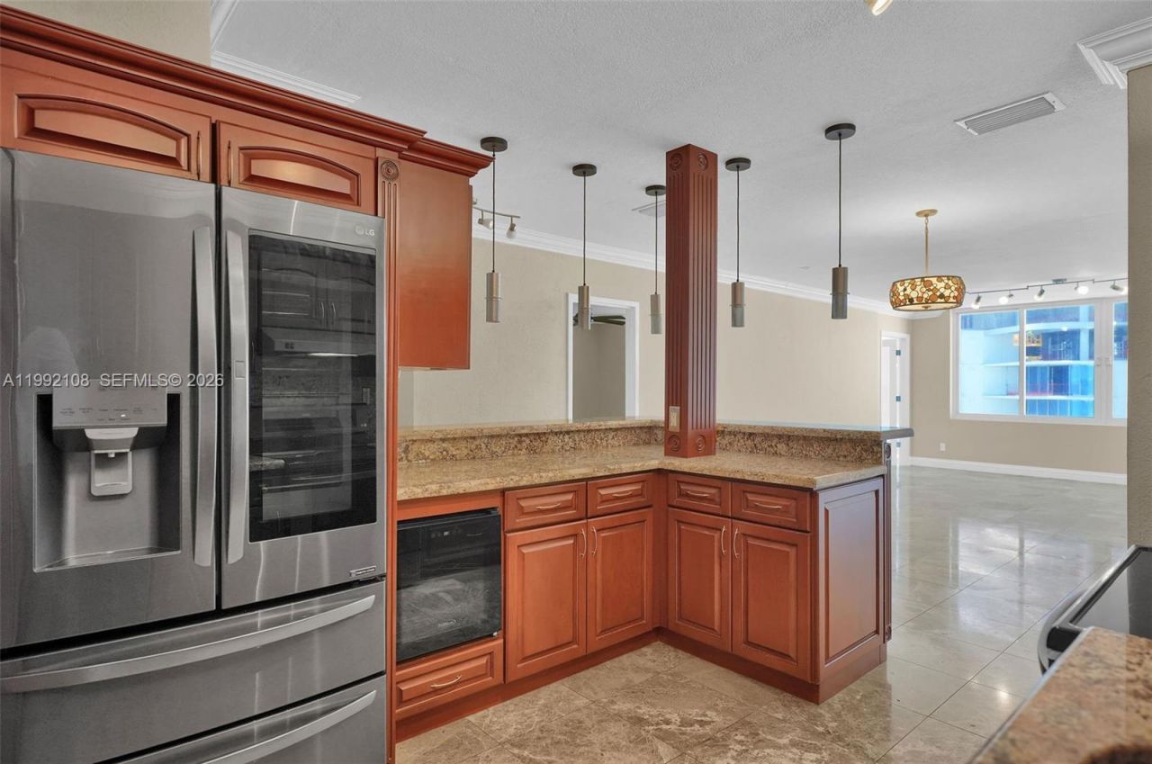 5401 Collins Ave, Unit 1514, Miami Beach, FL 33140 Photo
