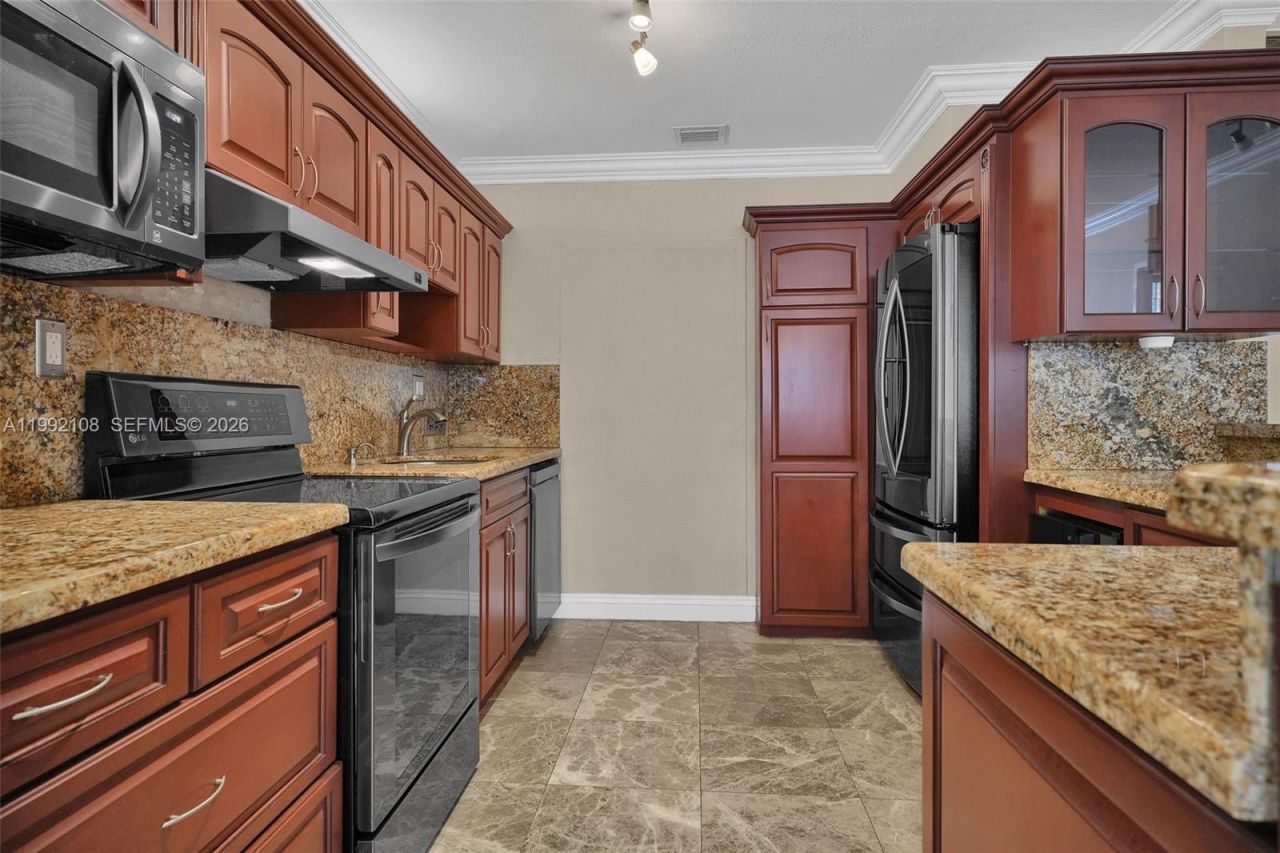 5401 Collins Ave, Unit 1514, Miami Beach, FL 33140 Photo