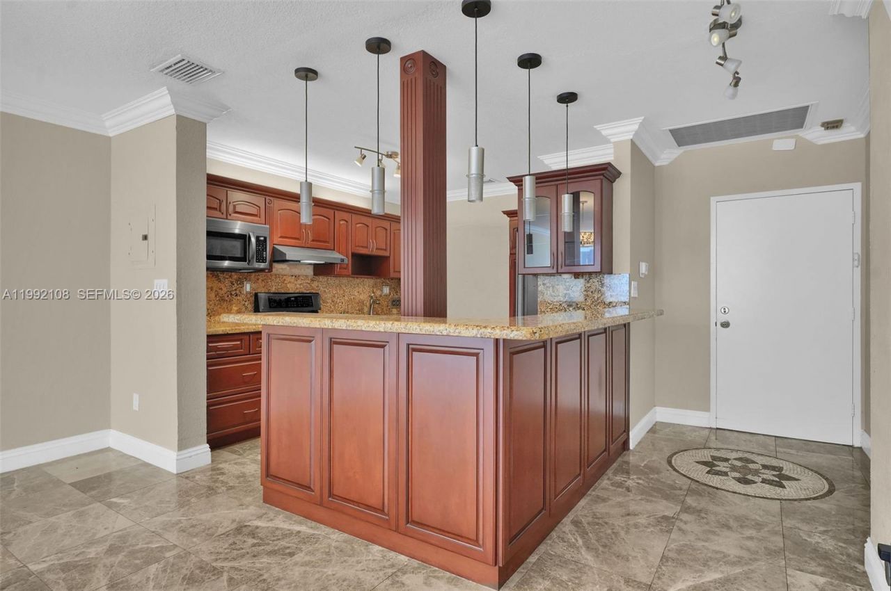 5401 Collins Ave, Unit 1514, Miami Beach, FL 33140 Photo