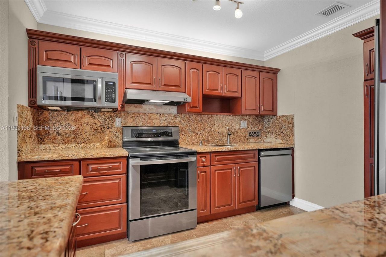 5401 Collins Ave, Unit 1514, Miami Beach, FL 33140 Photo