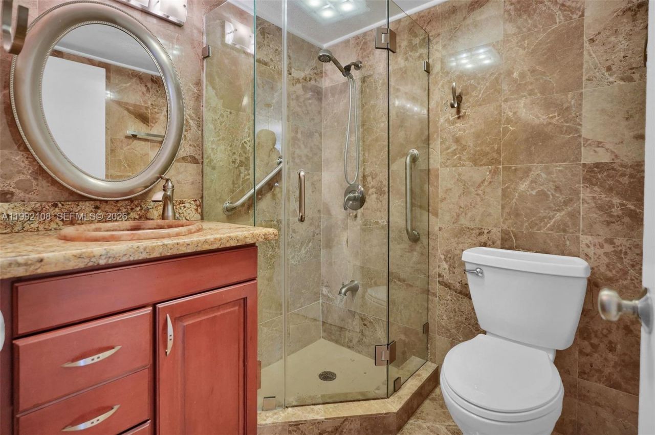 5401 Collins Ave, Unit 1514, Miami Beach, FL 33140 Photo