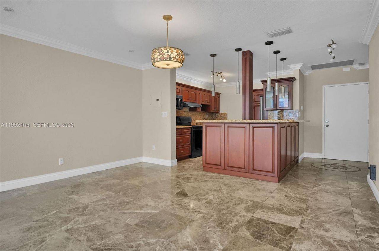 5401 Collins Ave, Unit 1514, Miami Beach, FL 33140 Photo