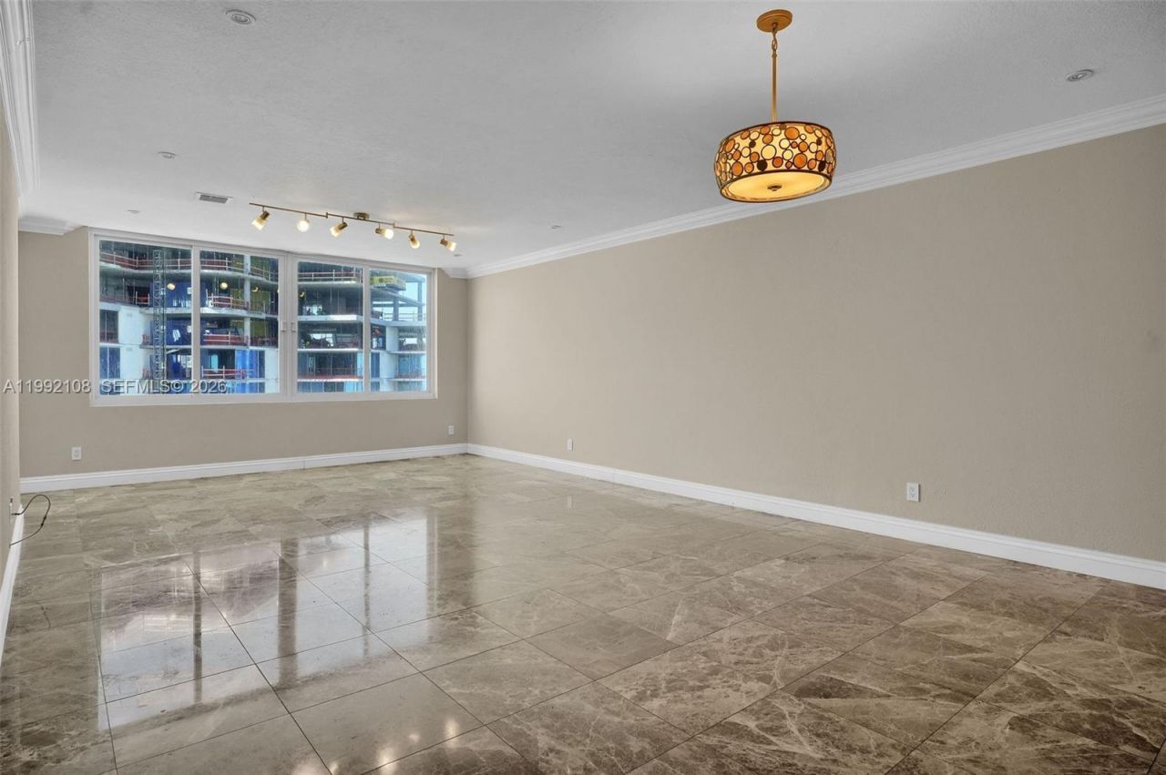 5401 Collins Ave, Unit 1514, Miami Beach, FL 33140 Photo