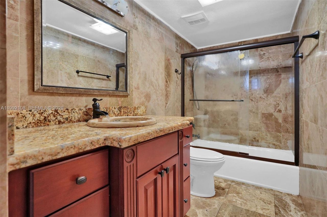 5401 Collins Ave, Unit 1514, Miami Beach, FL 33140 Photo