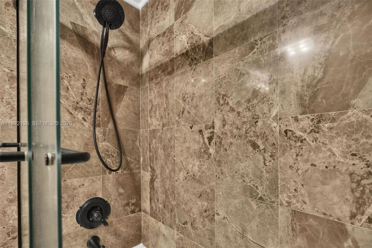 5401 Collins Ave, Unit 1514, Miami Beach, FL 33140 Photo