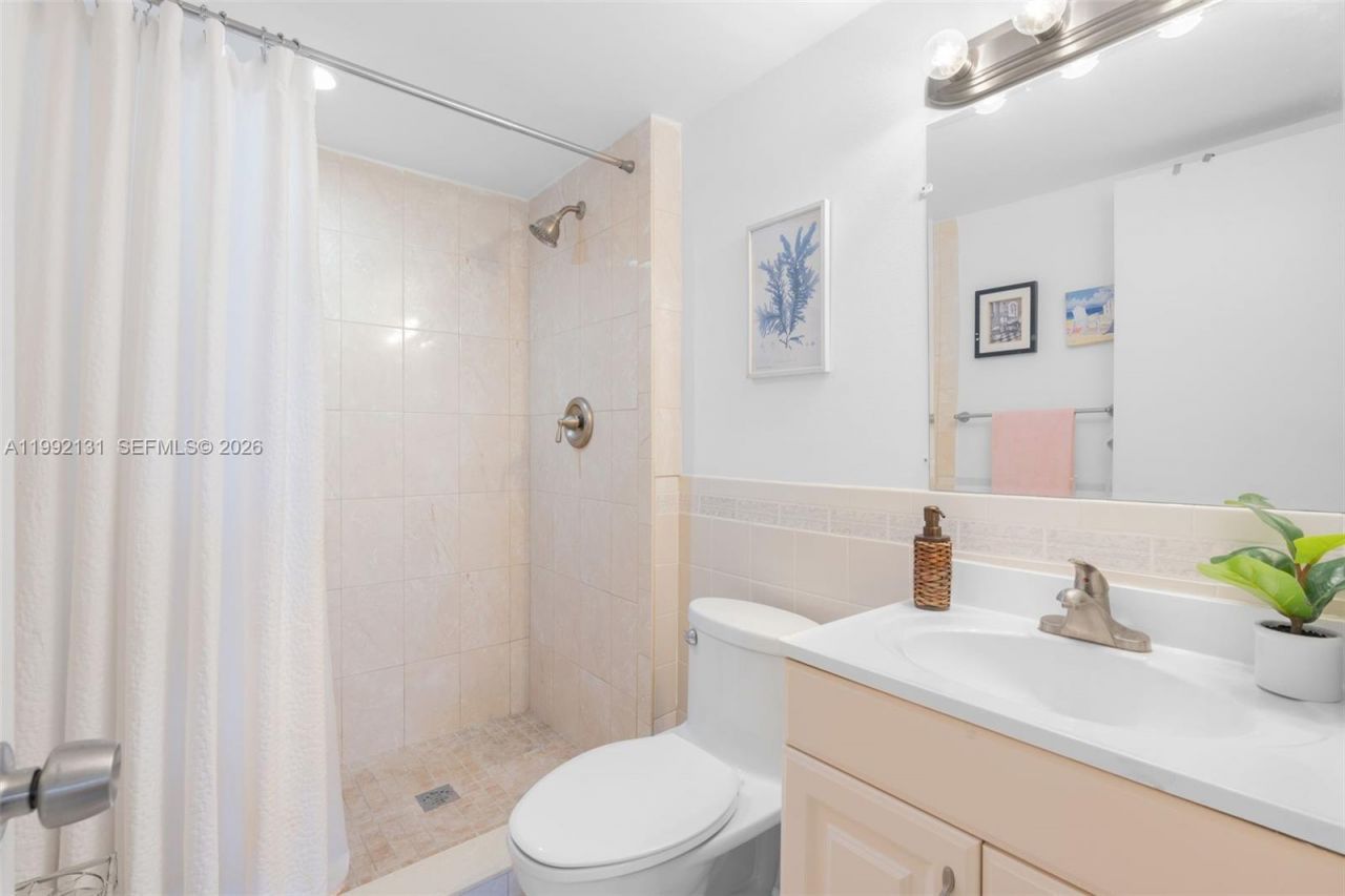 2400 NE 10th St , Unit 210, Pompano Beach, FL 33062 Photo