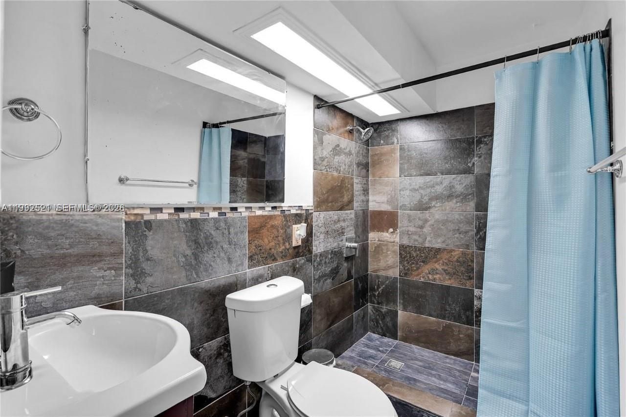 2175 NE 56th St , Unit 107, Fort Lauderdale, FL 33308 Photo