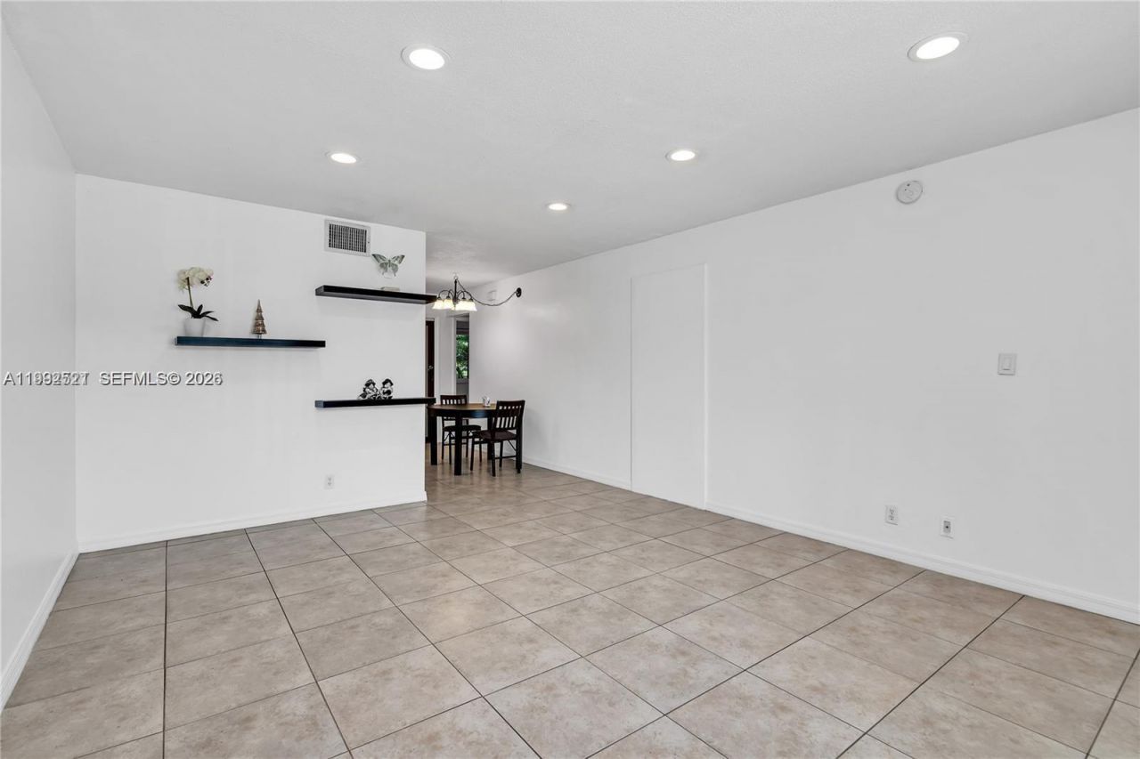 2175 NE 56th St , Unit 107, Fort Lauderdale, FL 33308 Photo
