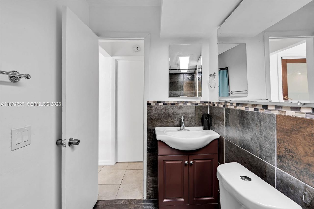 2175 NE 56th St , Unit 107, Fort Lauderdale, FL 33308 Photo