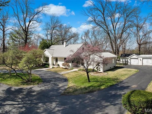 724 Schwarz Road, Edwardsville, IL 62025