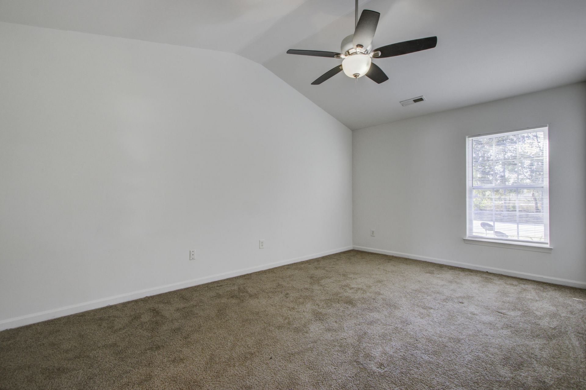 109 Woodward Road Photo 10