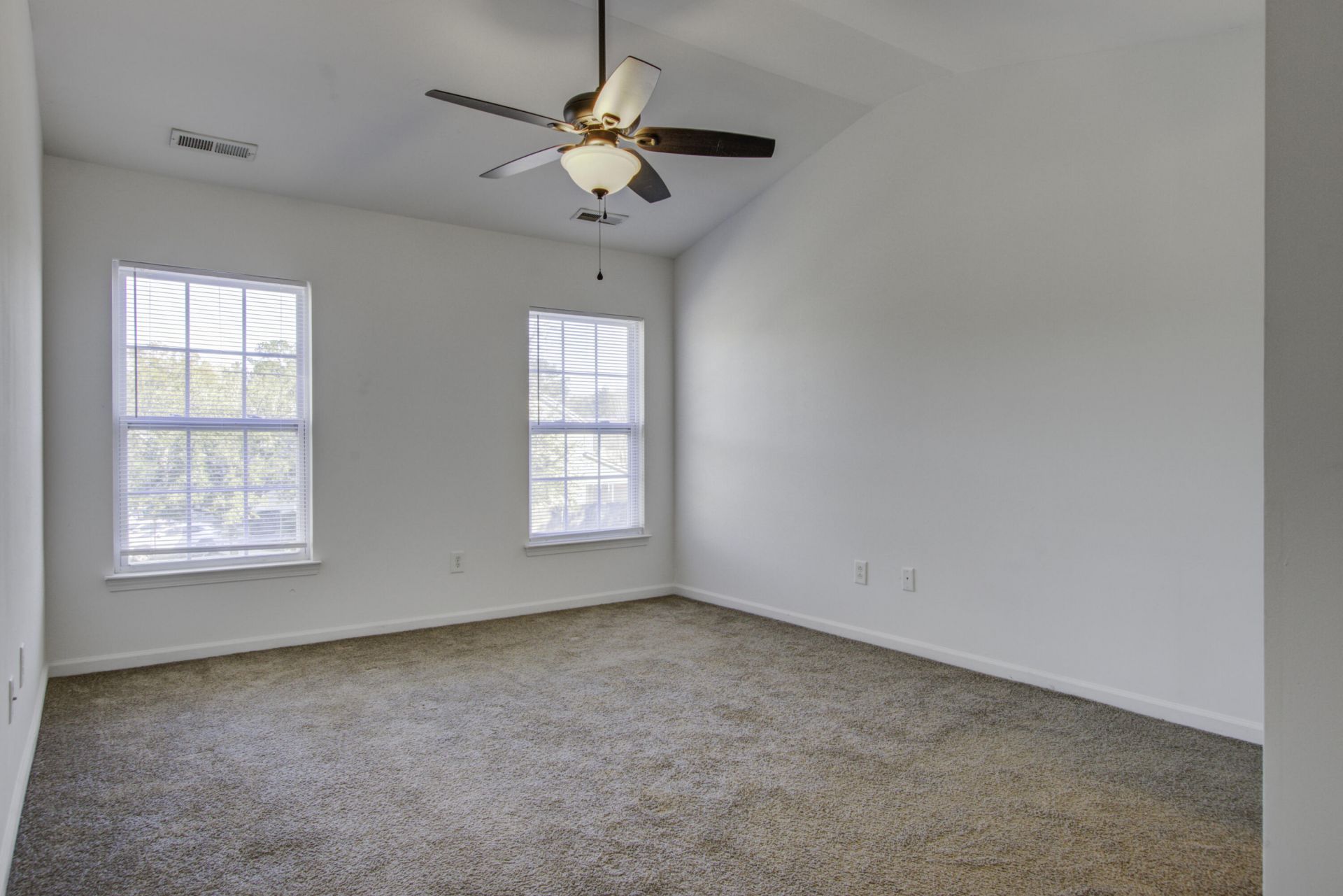 109 Woodward Road Photo 13