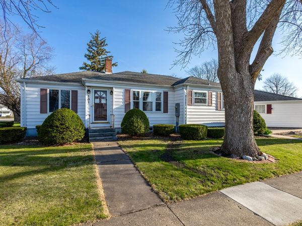 101 E D Street , Alpha, IL 61413