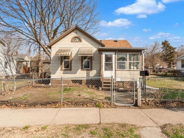 1330 W 7TH Street , Davenport, IA 52802