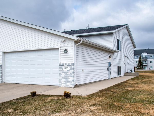 1902 41st Avenue S, Moorhead, MN 56560