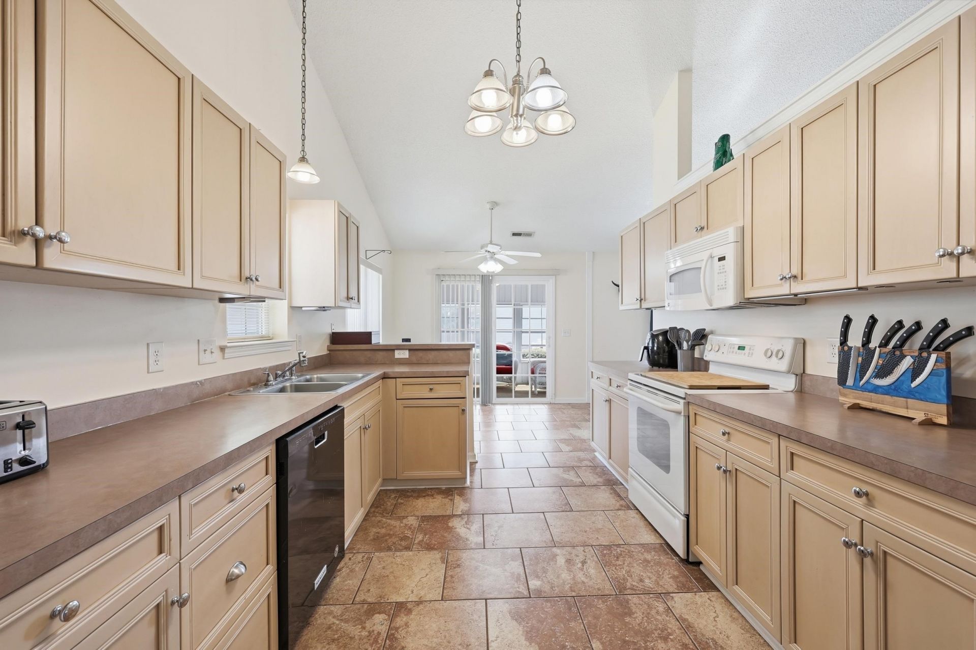 274 Palladium Dr.  Photo 10