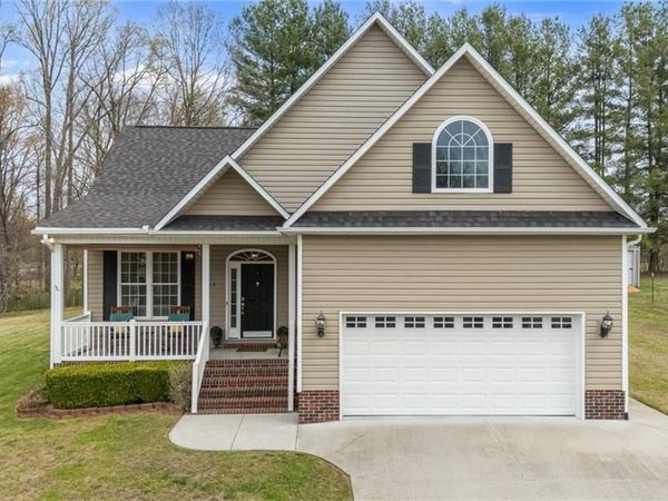 114 Meadow Stone Lane , Mount Airy, NC 27030