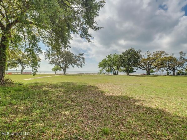 660 E Beach Boulevard, Gulfport, MS 39501