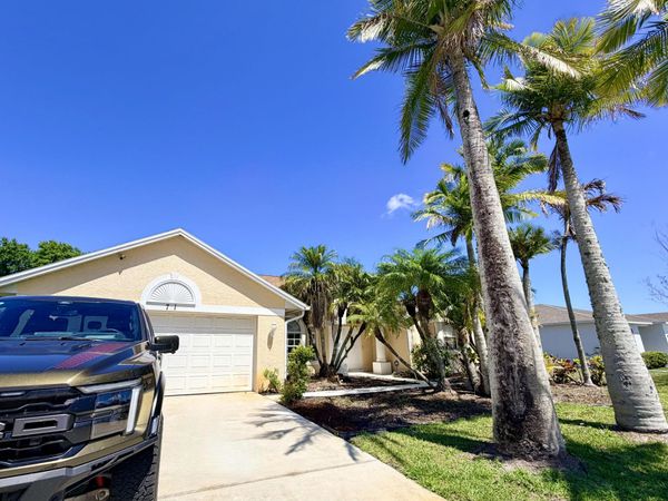 751 SE Starflower Avenue, Port St. Lucie, FL 34983