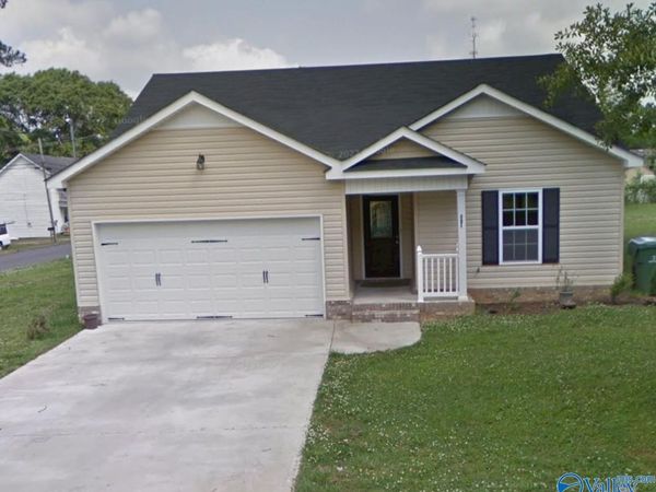 201 Chestnut Street, Hartselle, AL 35640