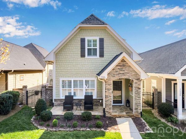 7526 Fairway Villa Circle, Denver, NC 28037