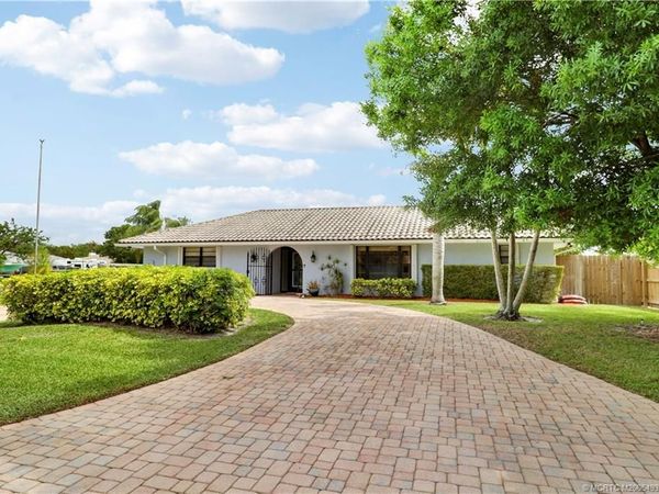 4379 SE Tall Pines Avenue, Stuart, FL 34997