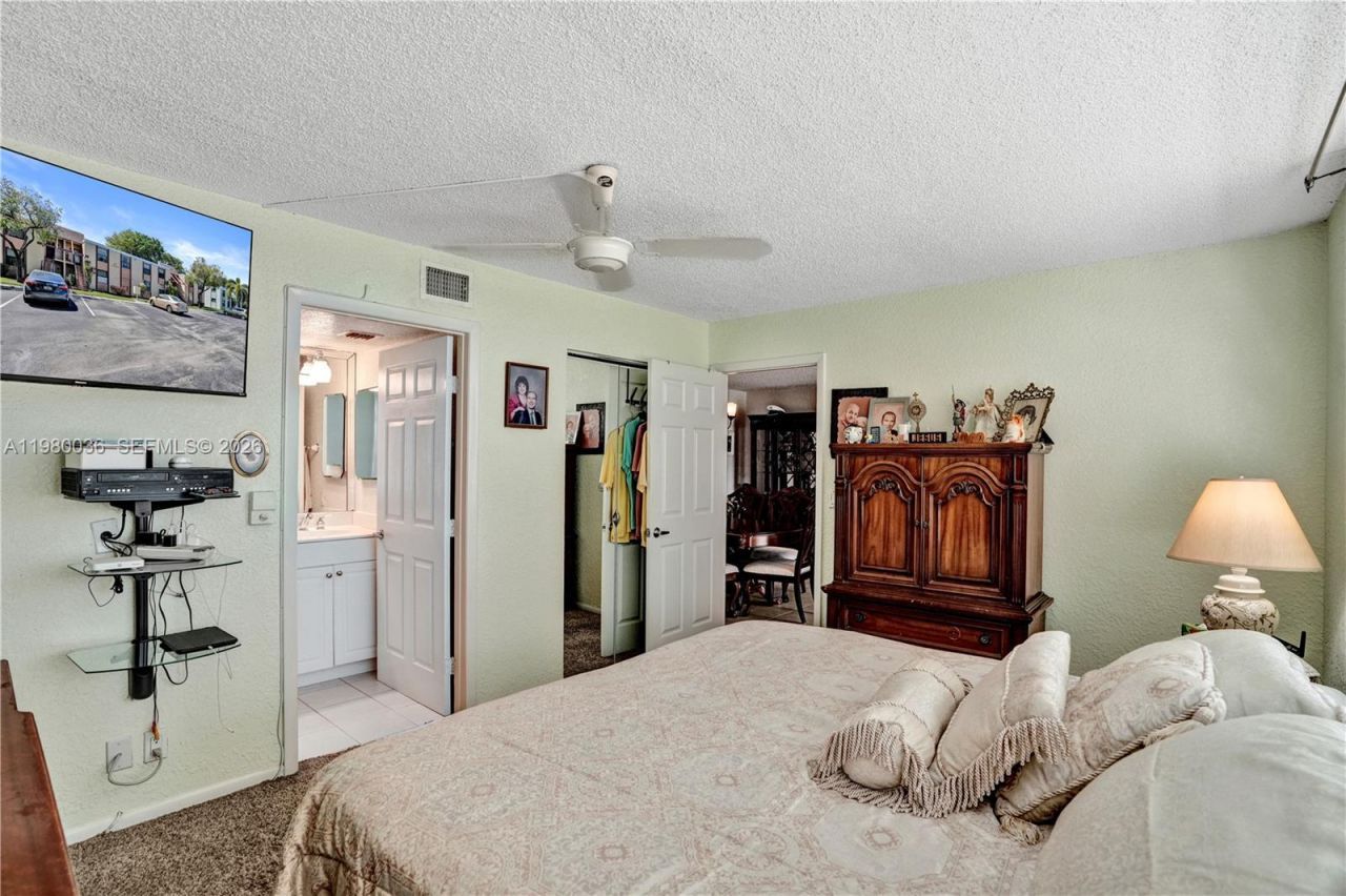 7400 NW 18th St, Unit 204, Margate, FL 33063 Photo
