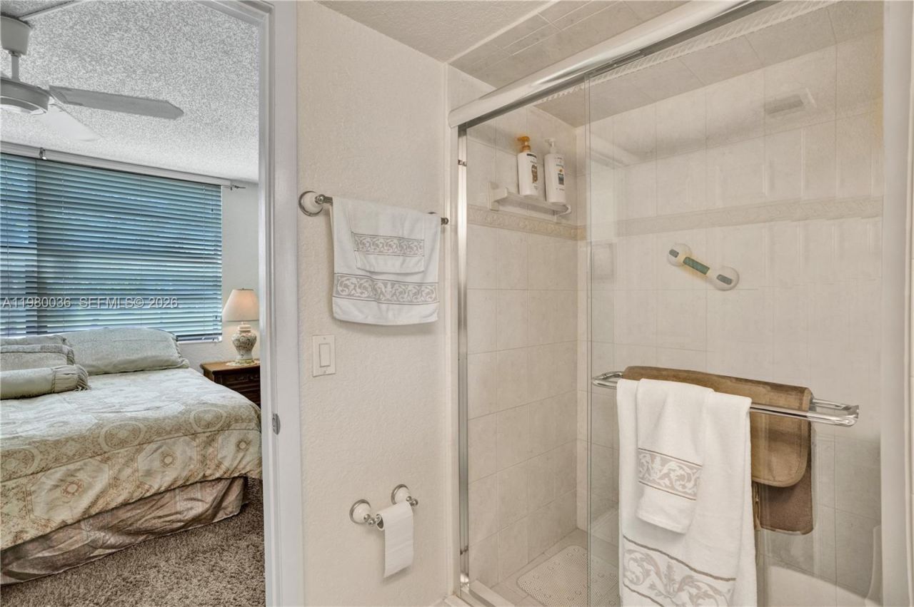 7400 NW 18th St, Unit 204, Margate, FL 33063 Photo