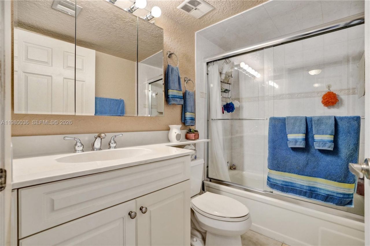 7400 NW 18th St, Unit 204, Margate, FL 33063 Photo