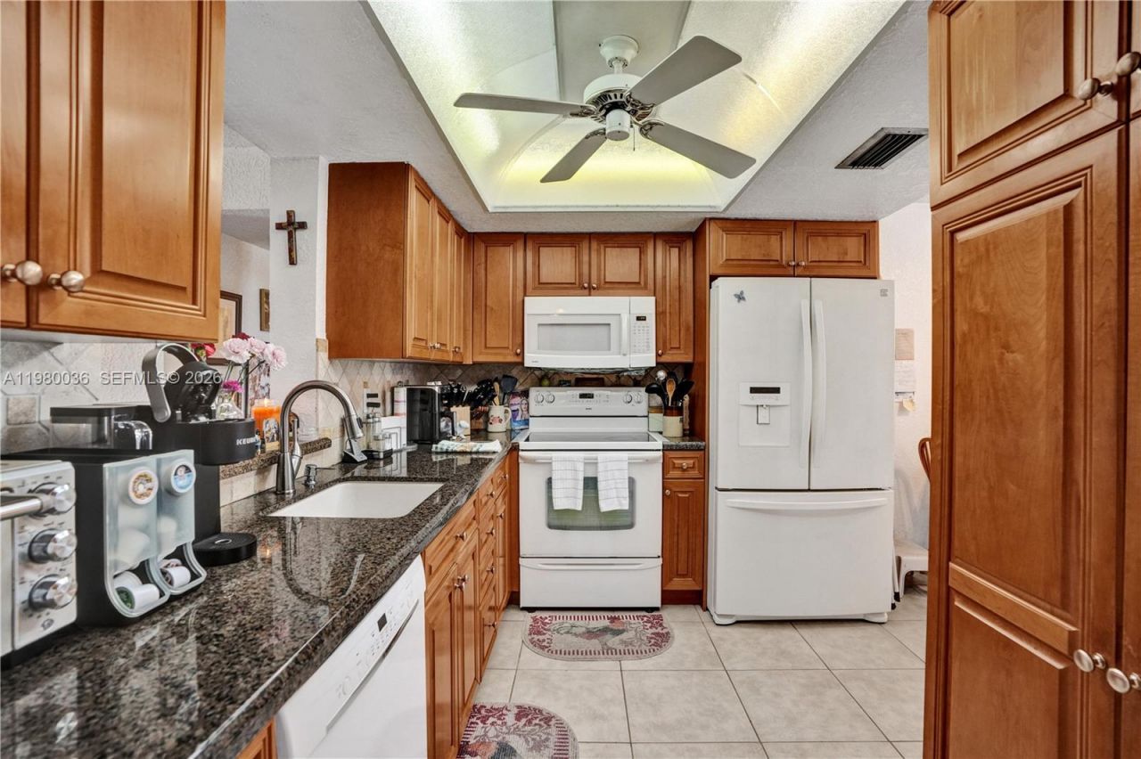 7400 NW 18th St, Unit 204, Margate, FL 33063 Photo