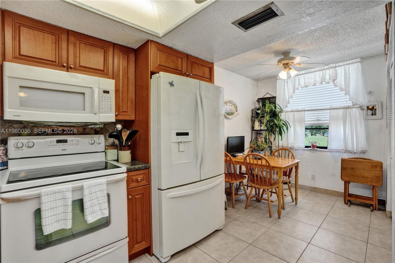7400 NW 18th St, Unit 204, Margate, FL 33063 Photo