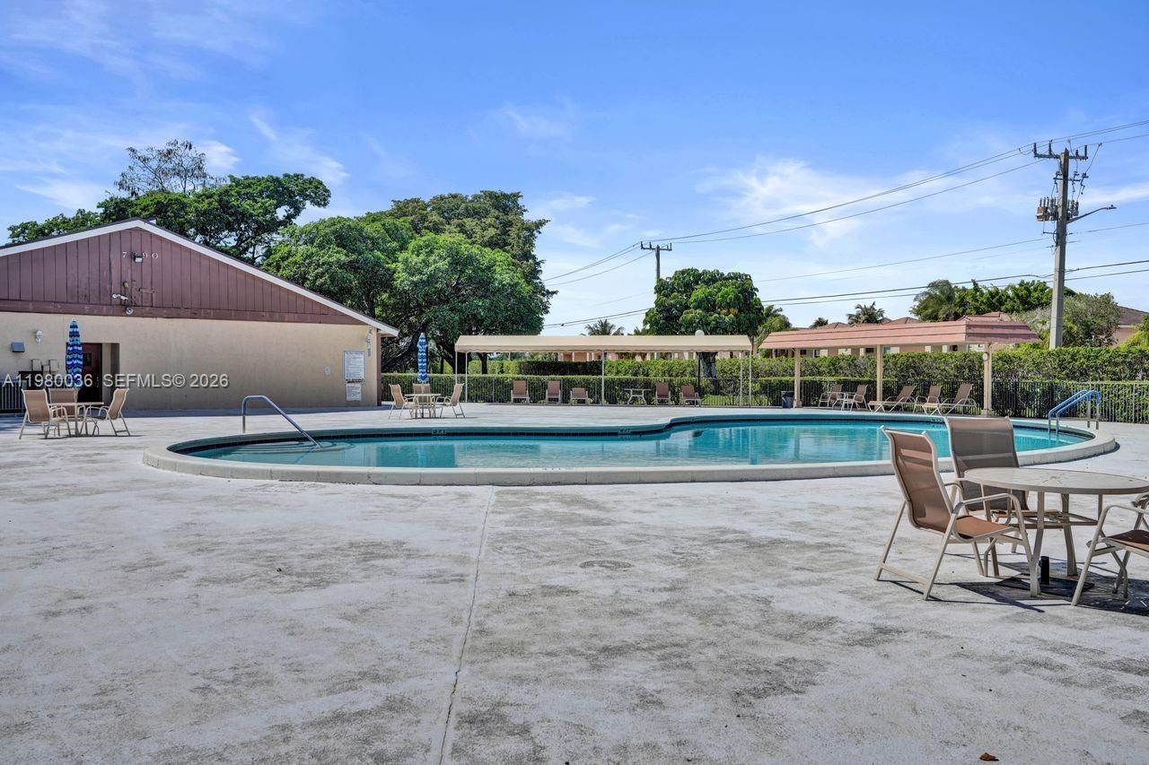 7400 NW 18th St, Unit 204, Margate, FL 33063 Photo