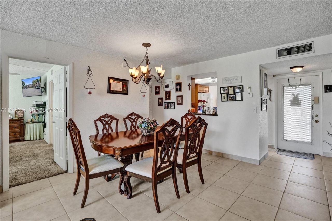 7400 NW 18th St, Unit 204, Margate, FL 33063 Photo