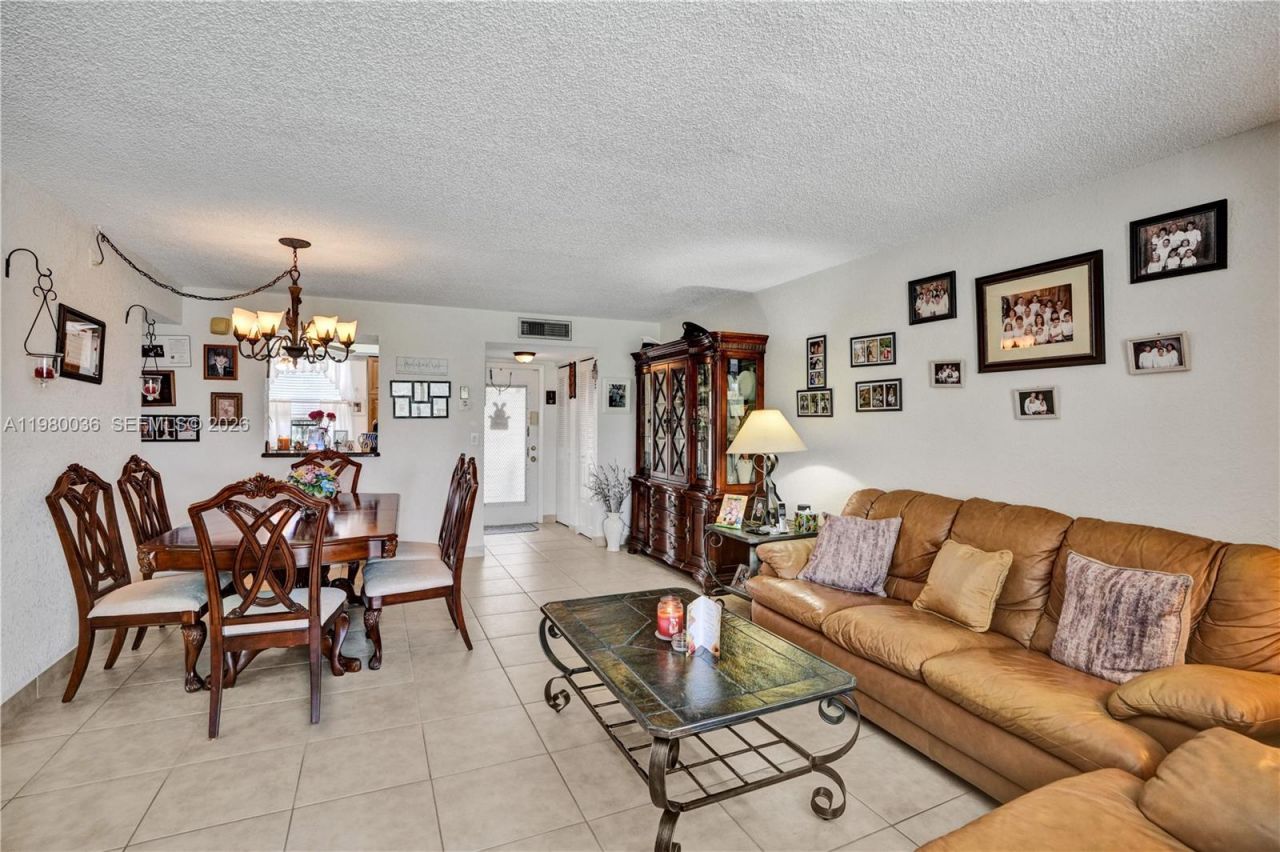 7400 NW 18th St, Unit 204, Margate, FL 33063 Photo