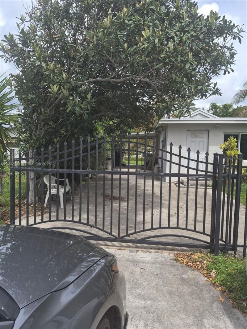 399 NW 98th St , Miami, FL 33150 Photo