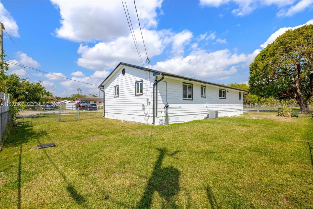 1867 NW 8th Ave , Homestead, FL 33030 Photo