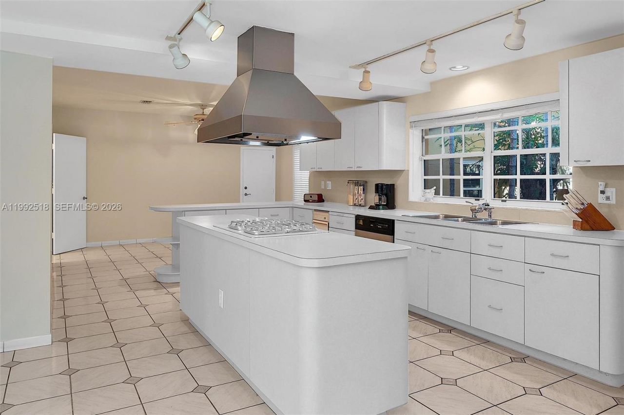 5309 Alton Rd, Miami Beach, FL 33140 Photo