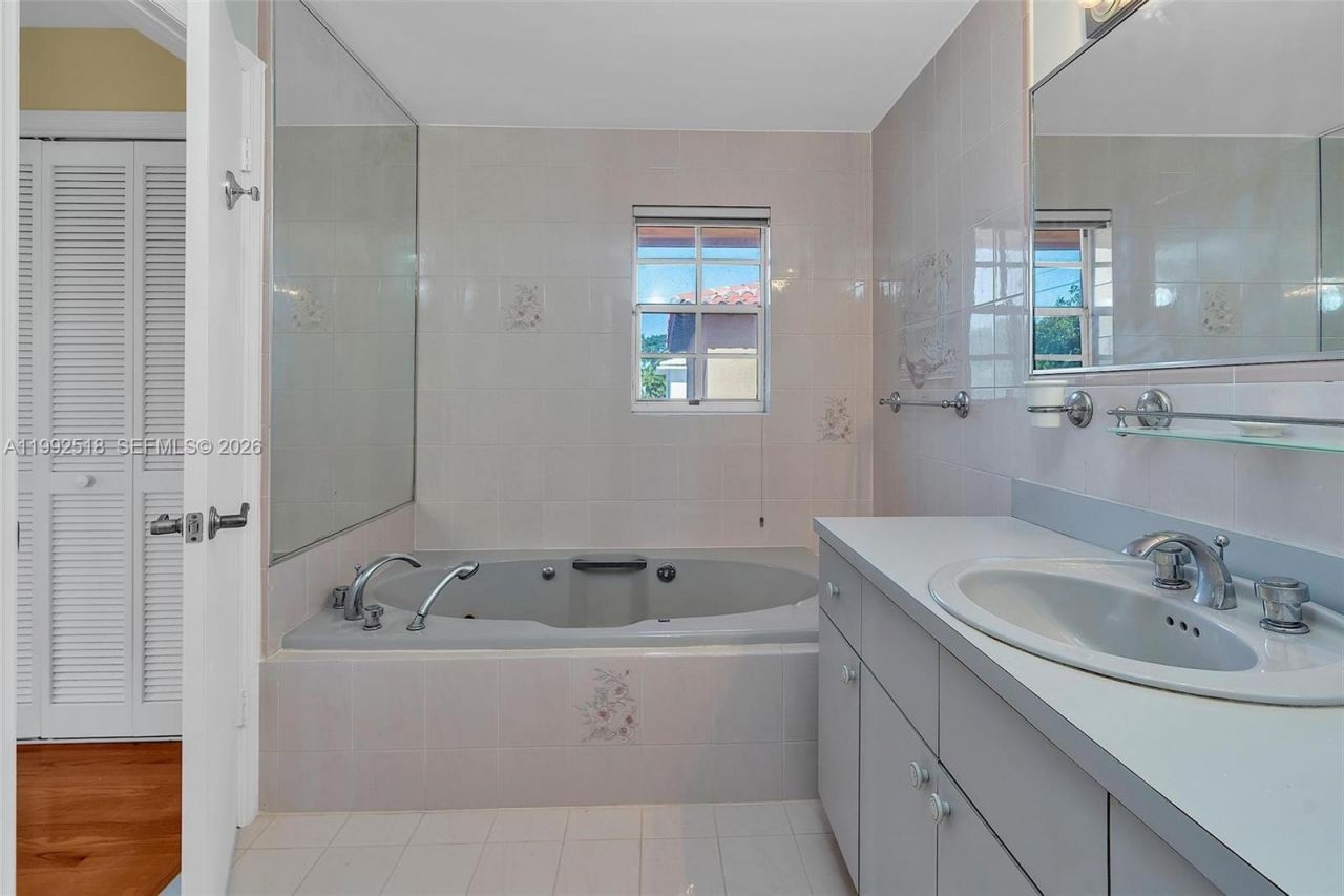 5309 Alton Rd, Miami Beach, FL 33140 Photo