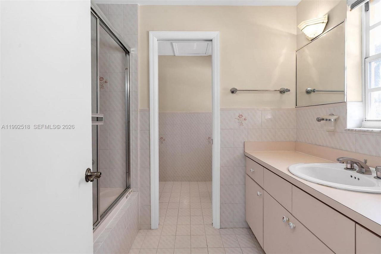 5309 Alton Rd, Miami Beach, FL 33140 Photo