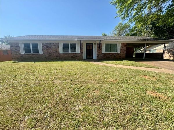 132 Columbia , Palestine, TX 75803