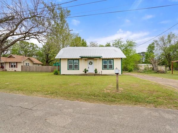 407 W Carnegie Street, Winnsboro, TX 75494