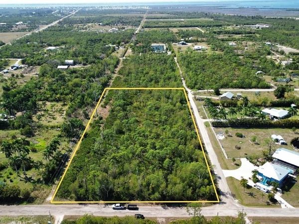 4031 Pinetree BLVD, ST. JAMES CITY, FL 33956