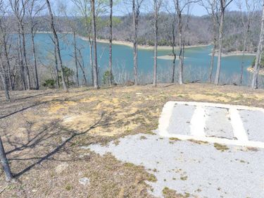 1962 Sandstone Point Trail, Monticello, KY 42633