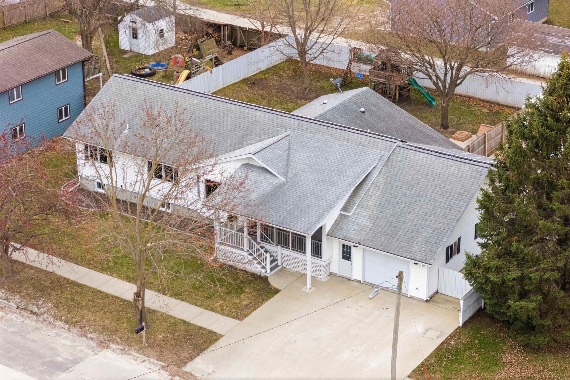 713 Maple Avenue, Decorah, IA 52101 Main Photo