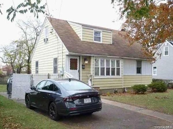 650 Winthrop drive , Uniondale, NY 11553