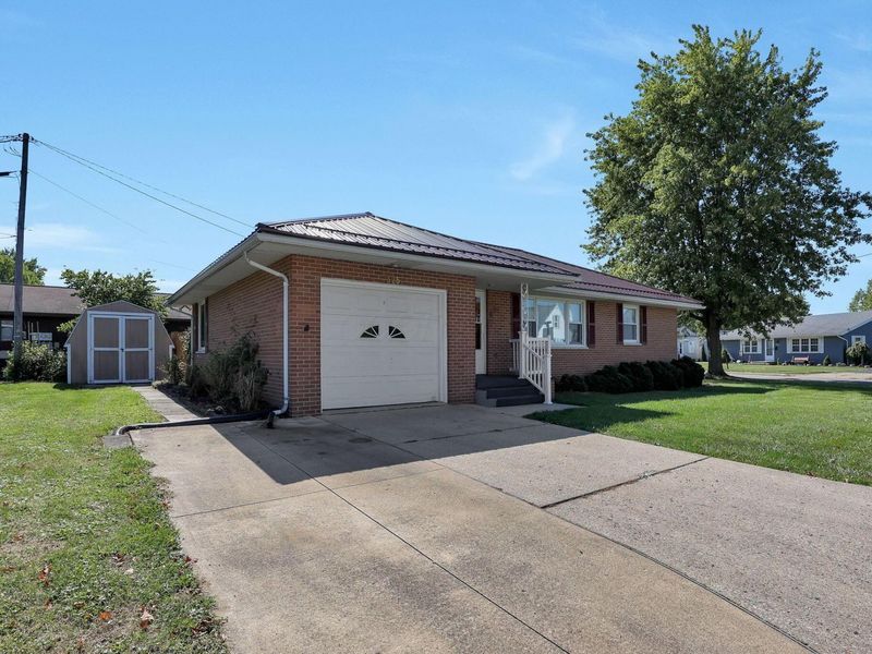 325 W Liberty Street , Bucyrus, OH 44820 Photo 2